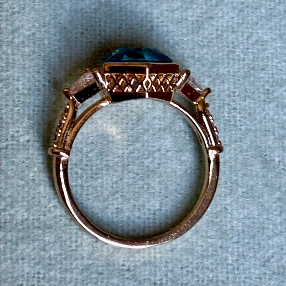 Aquamarine Ring sz 7 - Picture 3 of 6